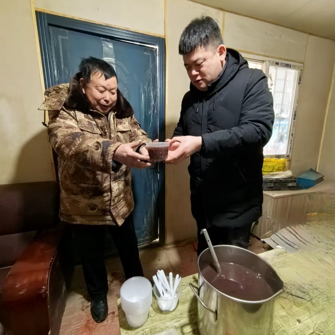 關愛“粥”到，情暖臘八